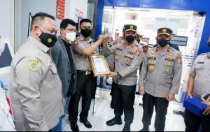 Tegas Pelanggar Prokes, Polri Berikan Penghargaan Pada Satpam BRI Di Makassar