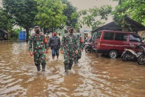 Danrem 071/Wijayakusuma Bersama Forkopimda Kota Pekalongan Tinjau Lokasi Banjir Di Pekalongan