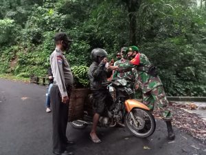 Koramil Lebakbarang Bersama Polsek dan Trantib  Operasi Yustisi Di Perbatasan Lebakbarang-Karanganyar