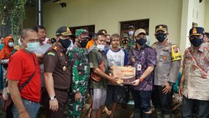 Telusuri Wilayah Sulit Akses, Pemkot dan Forkopimda Bagikan Logistik