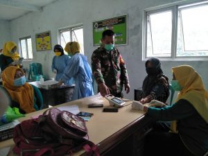 Babinsa Koramil Lebakbarang Lakukan Pendampingan Kegiatan Posbindu