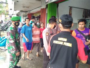 Anggota Kodim Pekalongan Bersama Polres dan Satpol PP Patroli Prokes Penerapan PPKM Mikro