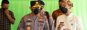 Kapolri Tinjau Vaksinasi Di Pendapi Gedhe Balikota Surakarta
