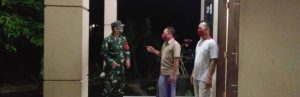 Kepedulian Babinsa Berikan Imbauan Saat Dampingi Tim Tracking Contact Warga Terkonfirmasi Covid-19