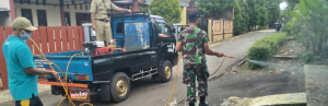 Petugas PPKM Skala Mikro Kembali Gencarkan Penyemprotan Disenfektan Di Pemukiman Warga