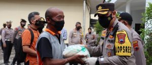Baksos, Polres Kendal Laksanakan Pembagian Zakat Fitrah Secara Simbolis