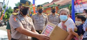 Baksos Siswa Sespim Polri – TNI Sinergi Di Bandarharjo Semarang Sasar Warga Terdampak Covid-19