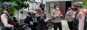 Memastikan Peribadatan Kondusif, Pawas Dan Provos Polres Pekalongan Kota Cek Personil Pengamanan Gereja