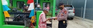 Sukseskan PPKM Mikro, Polres Batang Kembali Bagikan Ratusan Masker Ke Warga