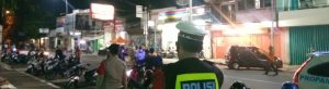 Piket Pawas Polres Pekalongan Kota Bubarkan Kerumunan Dan Imbau Warga Patuhi Prokes