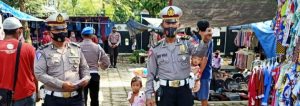 Ops Keselamatan, Bagi Bagi Stiker Tertib Berlalu Lintas Dan Edukasi Larangan Mudik