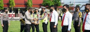 Berprestasi, 18 Personel Polres Batang Terima Reward