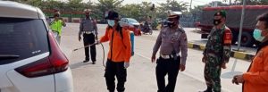 Petugas Gabungan Perketat Pengawasan Penyekatan Exit Tol Setono