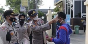 Tingkatkan Kedisiplinan Prokes, Polres Batang  Intens Gelar Ops Yustisi Dan Bagi Masker Ke Warga