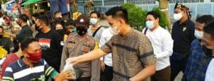 Bupati Kendal Bersama FKUB Bagikan Takjil Di Weleri
