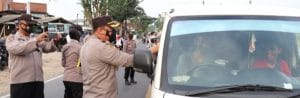 Polres Dan Dandim Kendal Bagikan Masker Dan Takjil Di Patebon