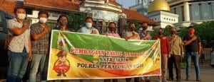 Sat Reskrim Polres Pekalongan Kota Bersama Anggota Sinergi Berbagi Takjil Buat Masyarakat
