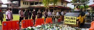 Polres Batang Musnahkan 6.228 Botol Miras