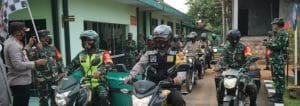 Babinsa-Bhabinkamtibmas Bagikan Menu Berbuka Bagi Warga Kurang Mampu