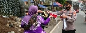 OPS Ketupat Candi 2021, Polres Pekalongan Bagi-Bagi Takjil Dan Masker Gratis Ke Masyarakat