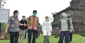 Gus Menteri Sempatkan Kunjungi Candi Rimbi Di Jombang