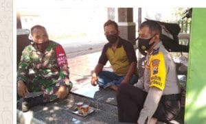 Babinsa Dan Bhabinkamtibmas Kompak Sambangi Warganya Perketat Prokes