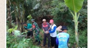 Wujud Kebersamaan Dan Keakraban, Babinsa Bersama Masyarakat Lakukan Kerja Bakti