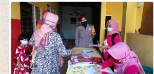 Peduli Kesehatan Anak, Bhabinkamtibmas Desa Dringo Sambangi Posyandu