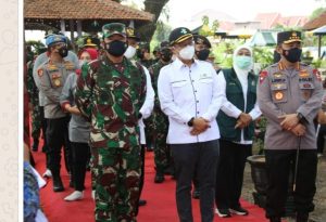 Kapolri Dan Panglima TNI Pantau Pelaksanaan Vaksinasi Di Madiun