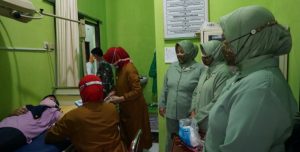 Bersinergi DP3AP2KB Bersama Persit Kodim Batang Gelar Pelayanan KB