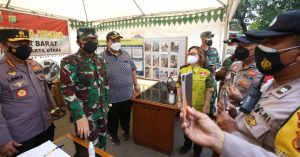 Kapolri Wajibkan Buku Pedoman Manajemen Kontijensi Klaster COVID-19 Ada Disaku Petugas