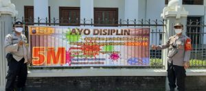 Cegah Penyebaran COVID-19, Polsek Pekalongan Utara Pasang Benner Himbauan