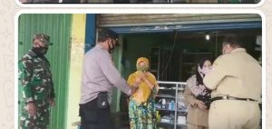 Tingkatkan Imunitas, 4 Pilar Di Banyuputih Bagikan Vitamin Ke Warga