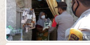 Bansos, Polres Pekalongan Kota Hadir Ditengah Masyarakat Terdampak Covid-19