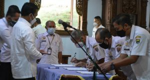 Bupati Wihaji Lantik 12 Pejabat Baru