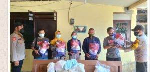 Dukung PPKM Level 4, Polsek Blado Salurkan Bansos Untuk Pekerja  Seni
