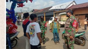 Cegah Penyebaran COVID-19, Jajaran Koramil Blado Imbau Masyarakat Patuhi Prokes