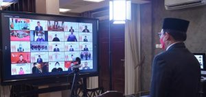 Secara Daring, Gus Halim Ikuti Upacara Penurunan Bendera Merah Putih