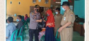 Jajaran Polsek Tulis Salurkan Paket Sembako Kepada Warga Terdampak Covid – 19