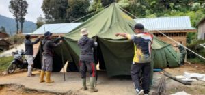 Jajaran Personil Kodim Batang Siapkan Tenda TMMD Registrasi 112 Di Desa Gerlang