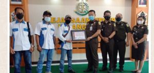 Sinergi Dengan Media, Kejari Pulang Pisau Terima Piagam Dari PPWI  Pusat