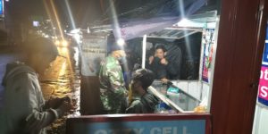 Personel Babinsa Intensifkan Patroli Dan Pengawasan Prokes PPKM Level Dua