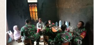 Datangin Warga, Senang Tentara Bertamu Kerumahnya