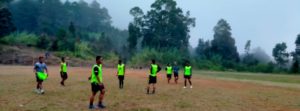 Menunjang Fisik, Sepak Bola Jadikan Sarana Antara Satgas TMMD Dan Masyarakat