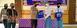 Kapolres Pekalongan Kota, Berikan Sembako Kepada Pelajar Yang Telah Vaksin