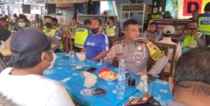 Jajaran Satlantas Polrestabes Semarang Sarapan Bersama Kaum Duafa Di Simpanglima
