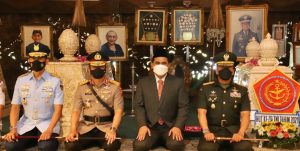 Sambut HUT TNI, Pangdam Diponegoro Bersama Kapolda Jateng Ziarah Ke Makam Jenderal Besar Suharto