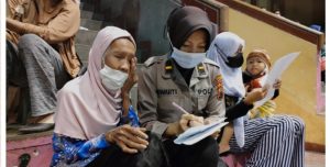 Nyata, Kisah Nenek Di Kendal, Rela Malam Hari Jalan Kaki 2 Km Buat Vaksin