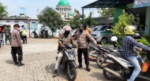 Ops Yustisi Polsek Brangsong Ajak Masyarakat Vaksinasi