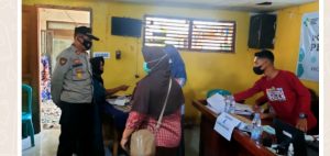 Vaksinasi Massal, Kapolsek Tirto Ingatkan Masyarakat Tetap Jalankan Prokes